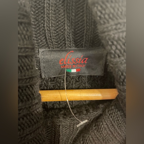 Elissia Knit Turtleneck with Metallic Accent. Fits XL. - Picture 3 of 5